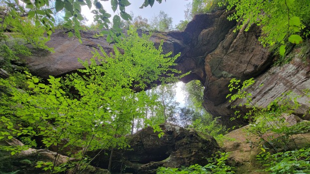 Hiking to Grays Arch in Red River Gorge