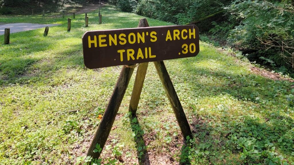 Trailhead sign that reads "Henson's Arch Trail .30"