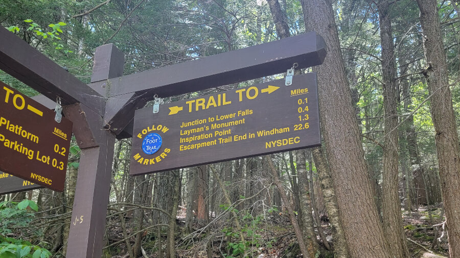 trail sign directing hikers to the lower falls, layman's monument, inspiration point, and the escarpment trail at Kaaterskill Falls