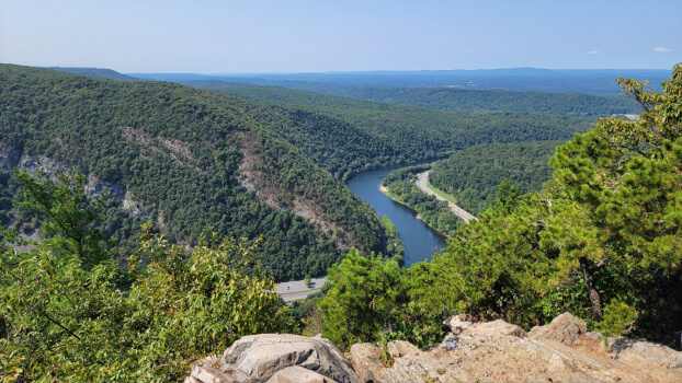 Hiking the Mount Tammany Red Dot Trail in New Jersey: Everything You Need to Know
