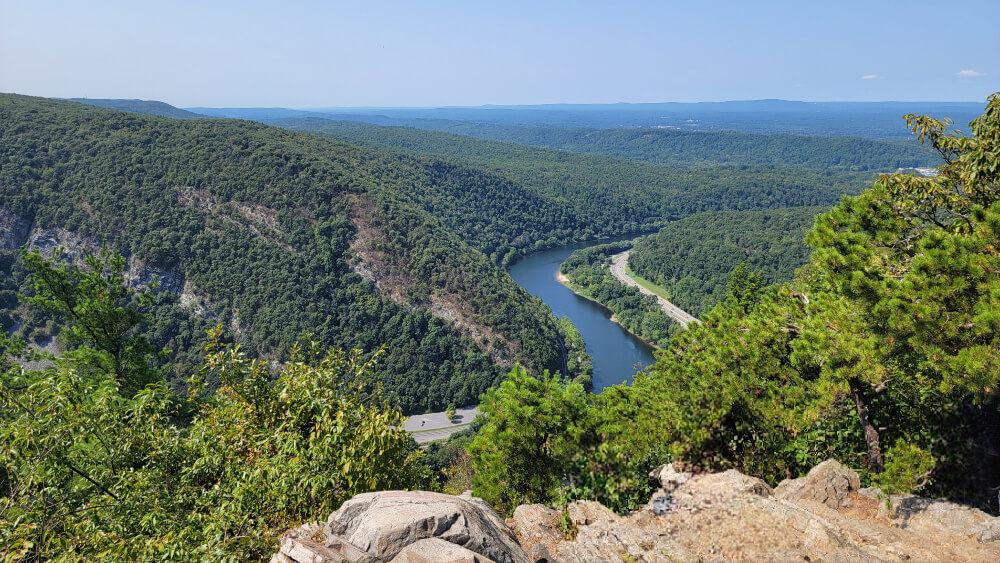 View of the Delaware River and Mount Minsi across from the Mount Tammany Red Dot trail summit