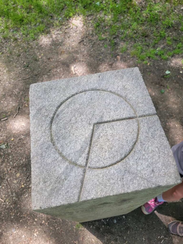 the top of the arc corner monument features a circle with an obtuse angle drawn through it