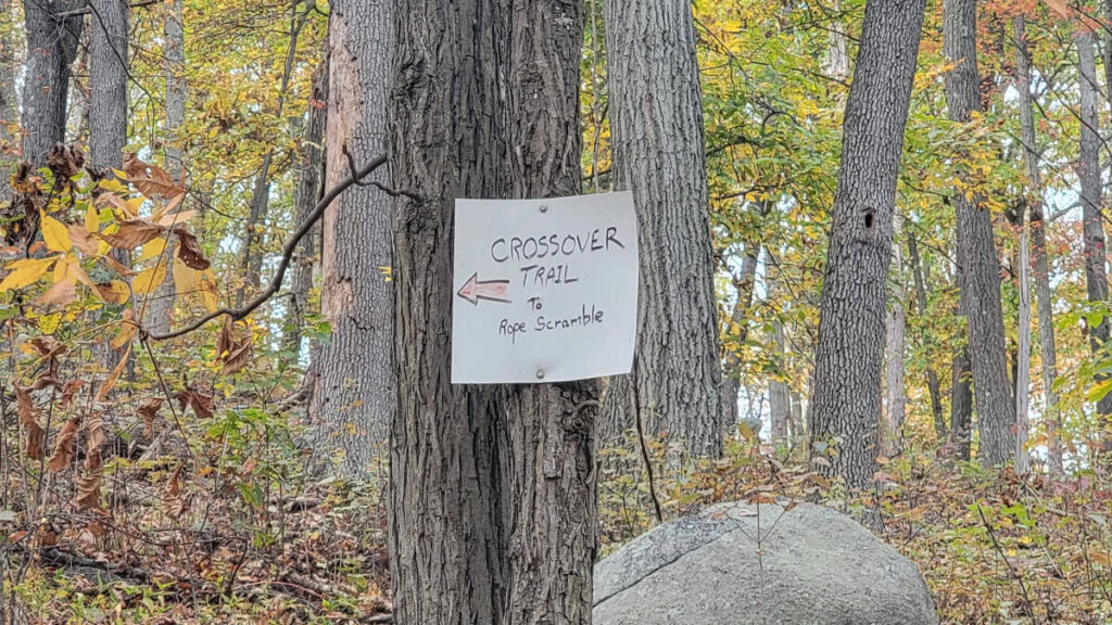 Hand written sign directing hikers to the crossover trail at Popolopen
