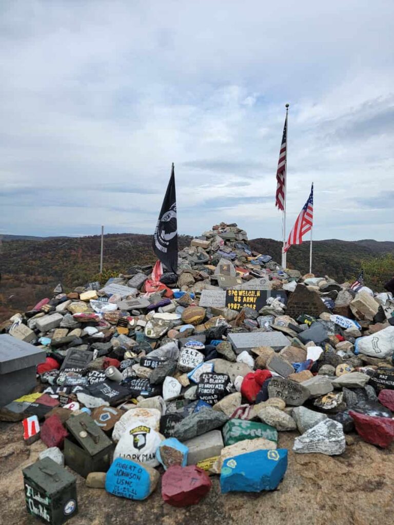 A memorial dedicated to fallen soliders and first responders sits at the top of Popolopen Torne
