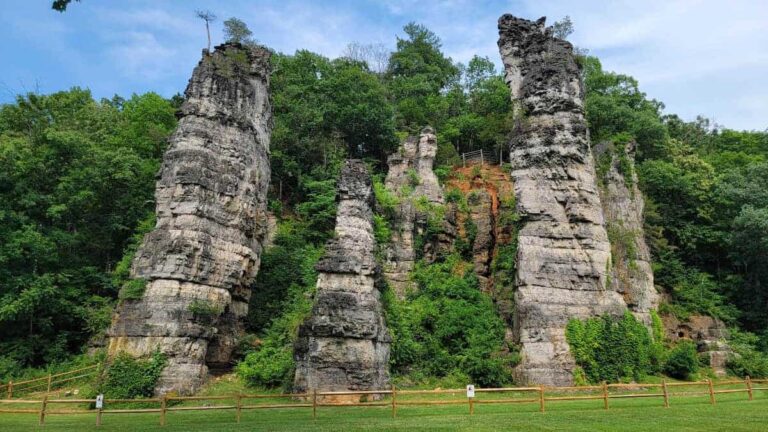 Massive rocks look like chimneys in Natural Chimneys Park in Virginia